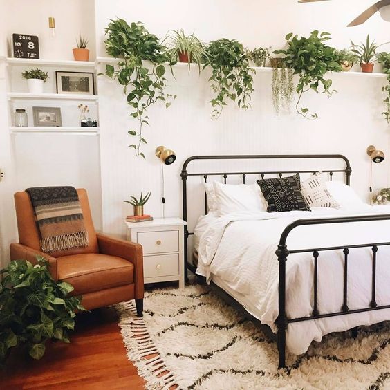 Chambre décorée avec des plantes